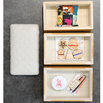 「跳び箱裁縫セット」中身