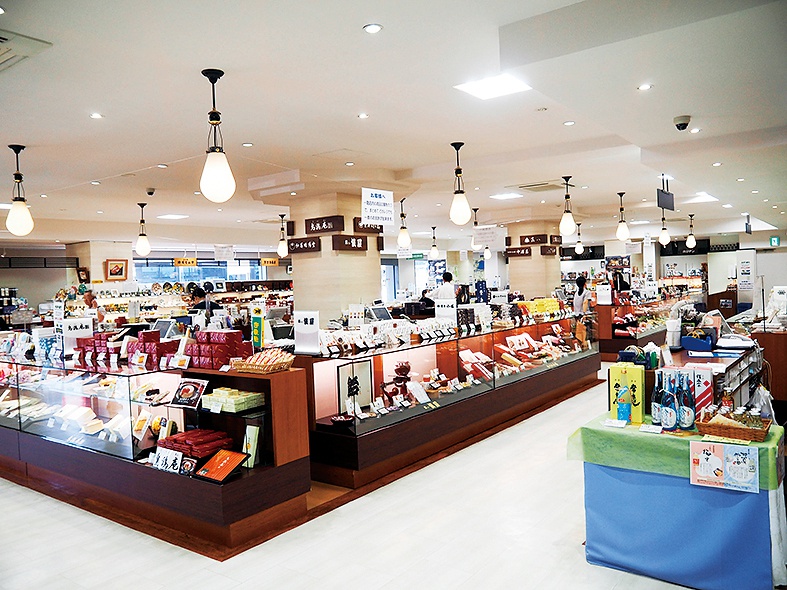 「石川県観光物産館」店内