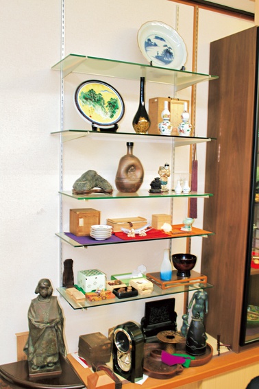 「古美術 大谷」店内に飾られている古美術品