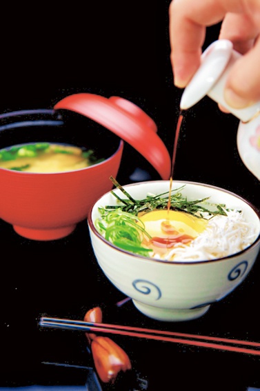 「鍋喜醤油」でたまごかけごはん