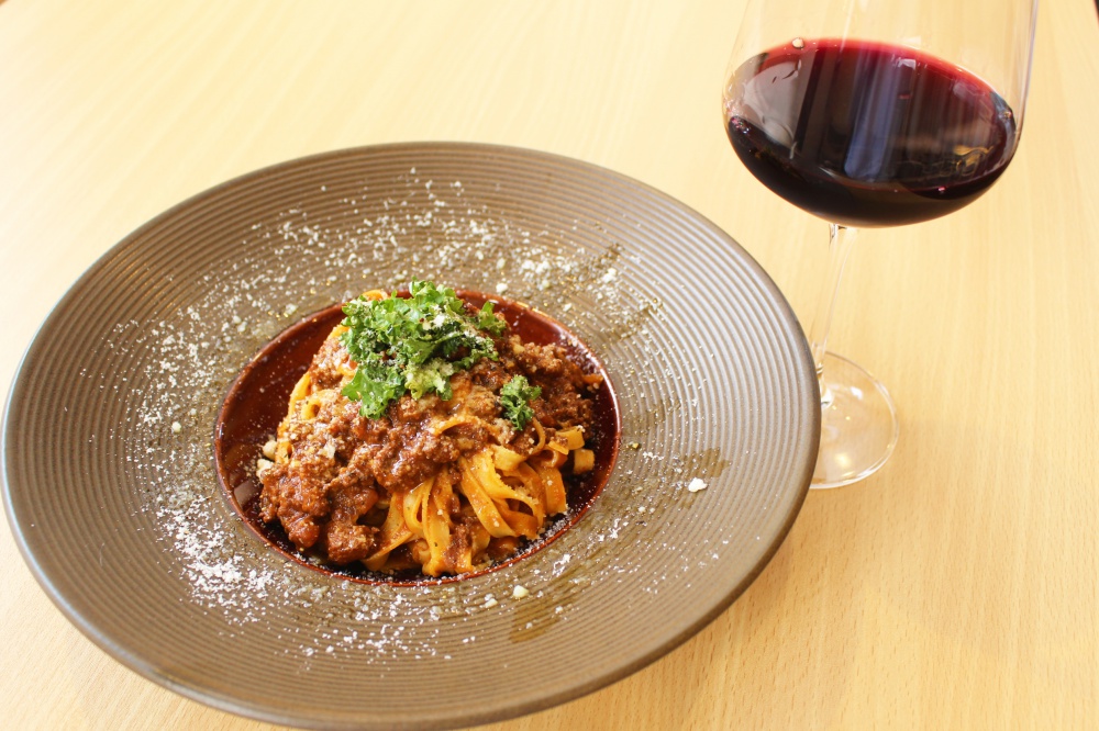 「バル酒場 Giraud」Giraud看板！ボロネーゼとイタリア産グラスワイン