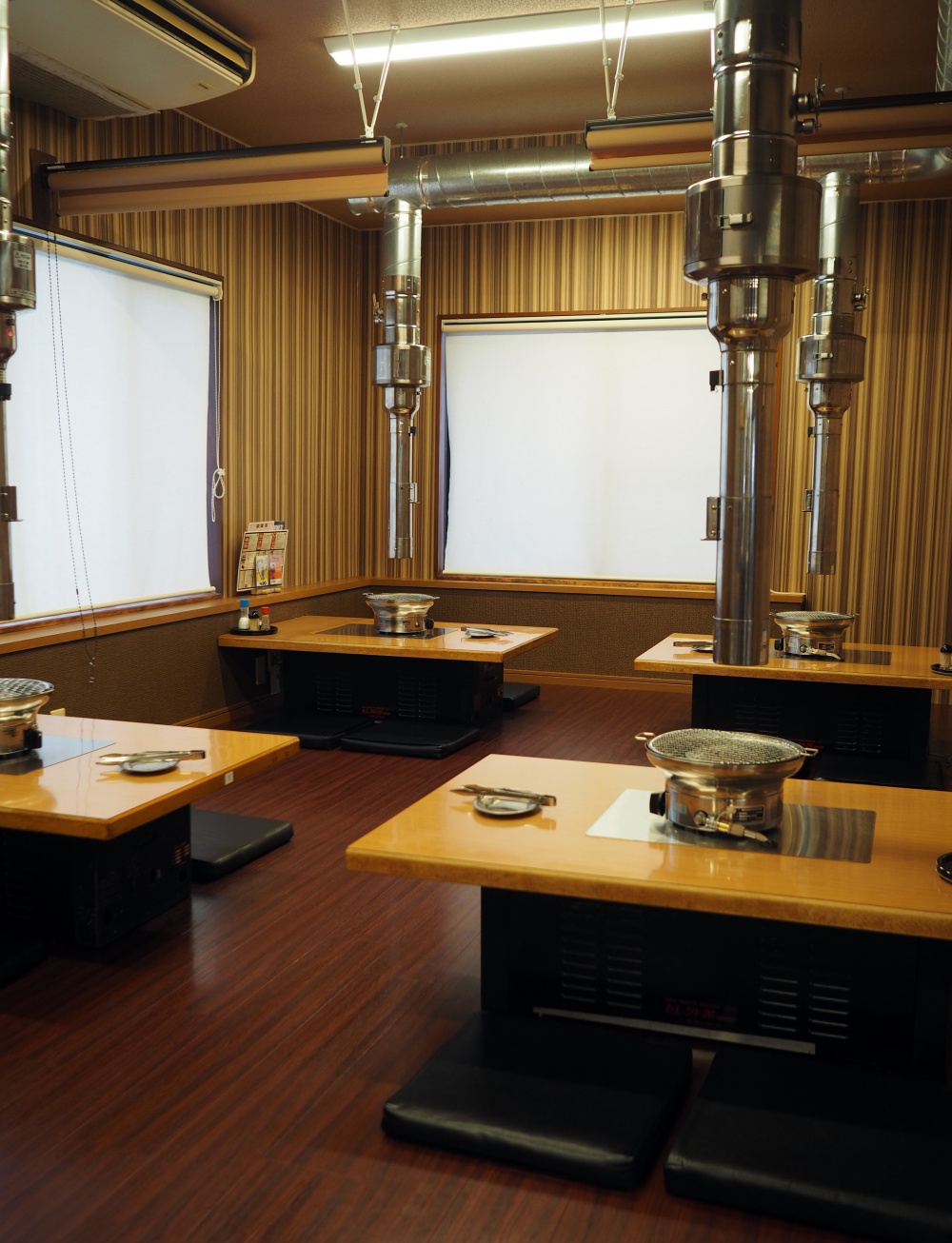 「焼肉ひで華 大額店」店内