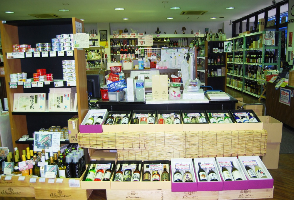 「酒のみの川」店内