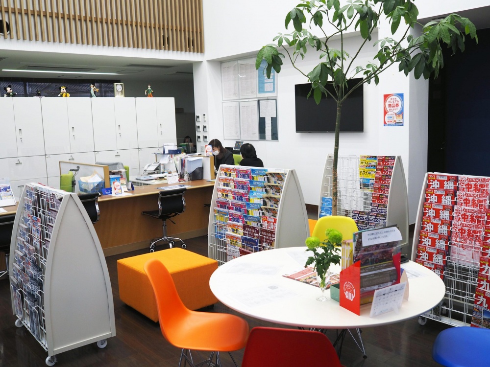 「新日本ツーリスト」店内