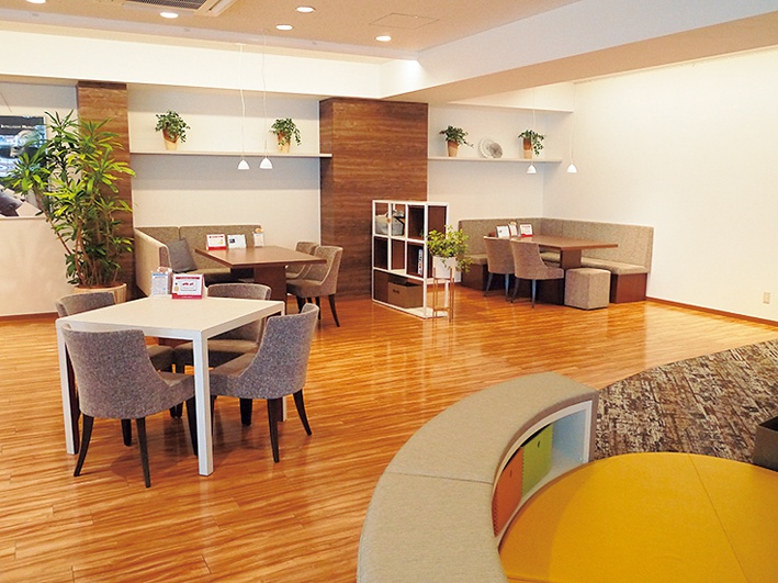 「日産プリンス金沢 田上さくら店」店内