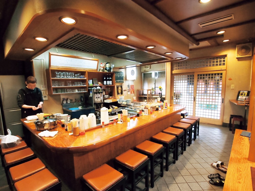 「おでん 若葉」店内