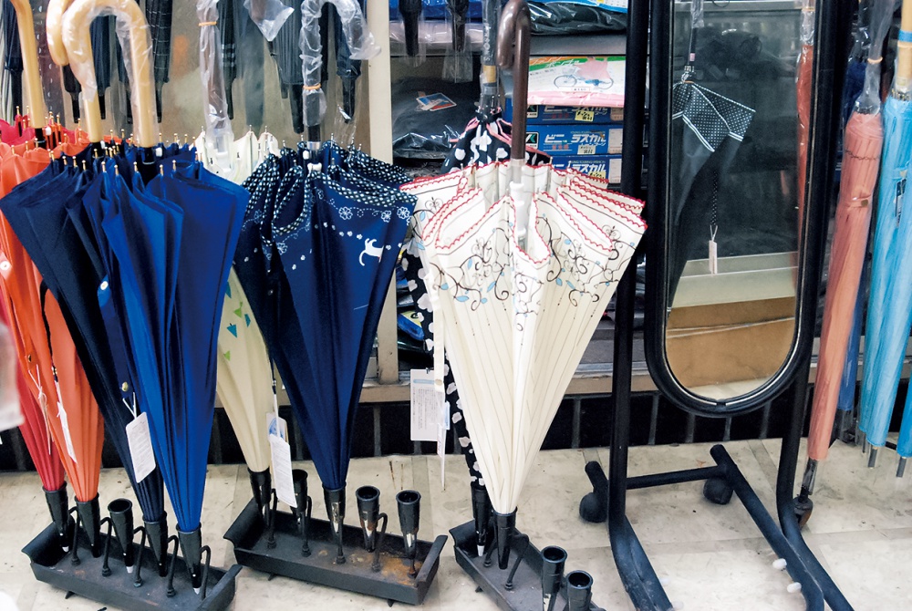 「ひがし洋傘店」色とりどりの傘