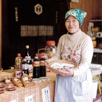 「本江醸造食品」店頭