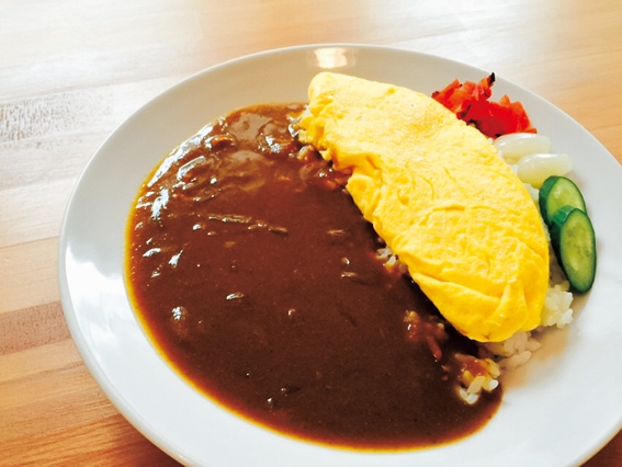喫茶メルツバウ「カレーライスオム」