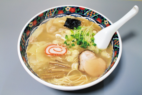 「中華料理 平和軒」ワンタンメン