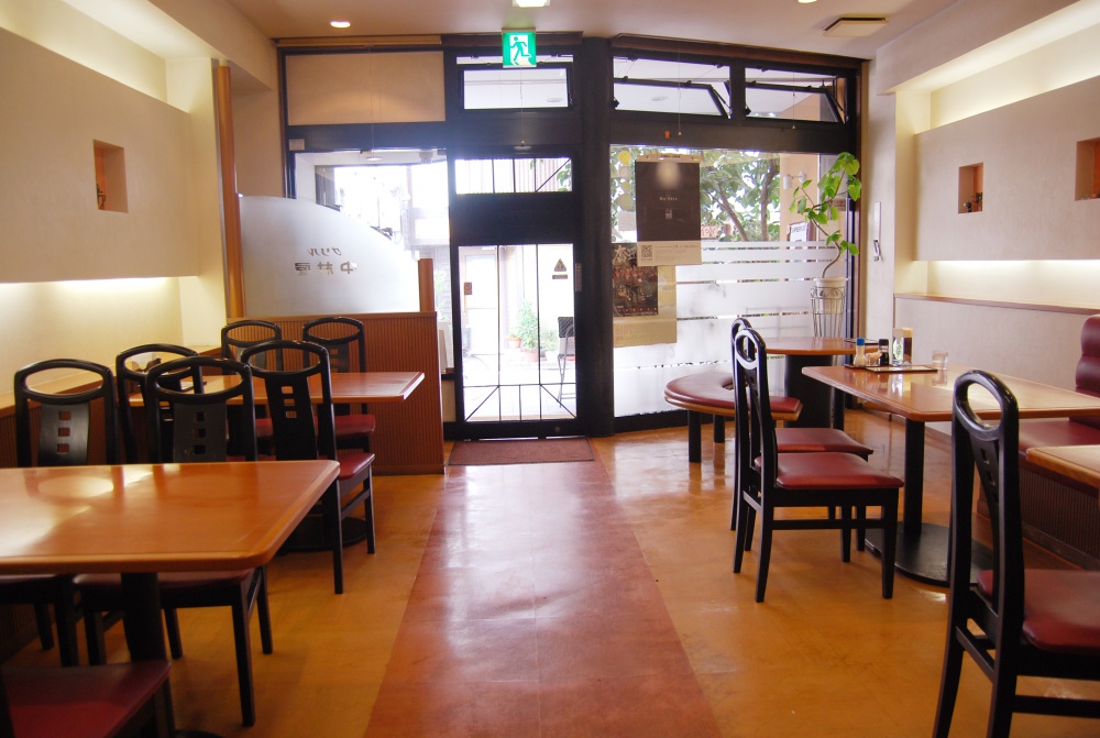 「グリル中村屋」店内