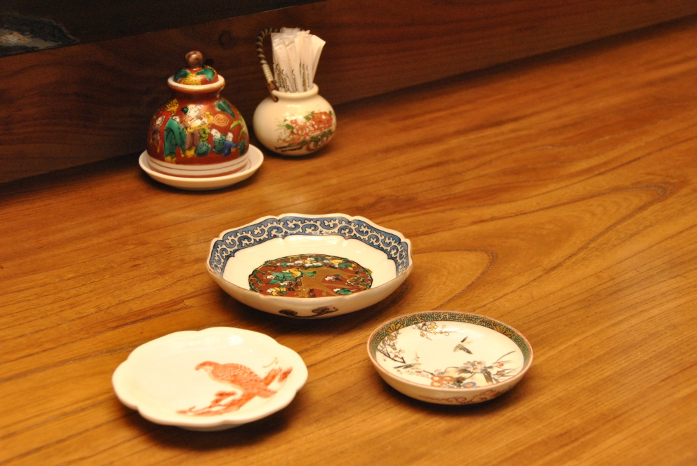 「蛇之目寿司 本店」九谷焼の器