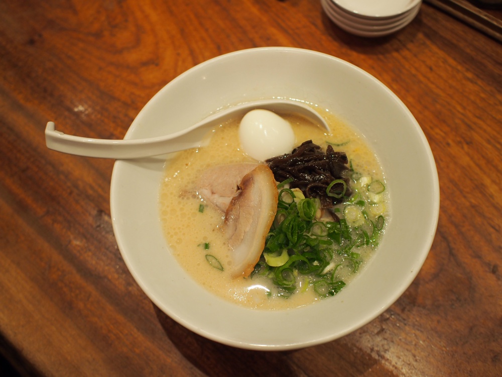 「博多一風堂 金沢香林坊店」白丸元味(玉子入り)