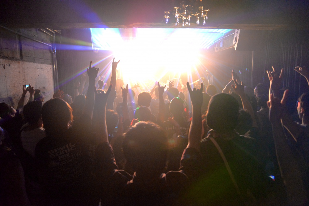 「gateBlack」ライブの様子