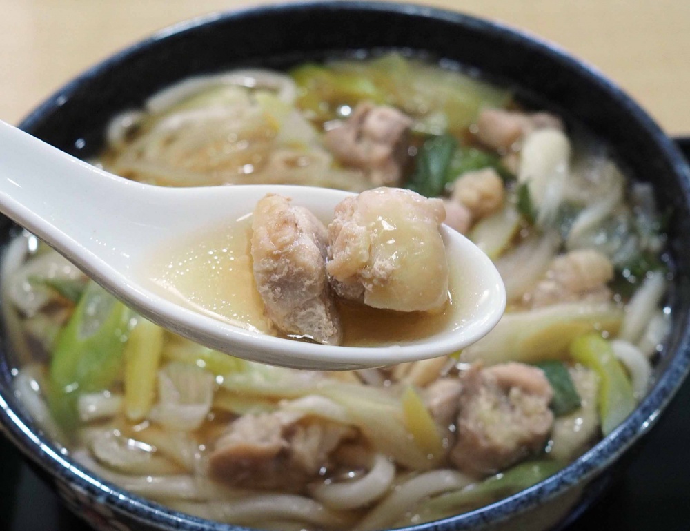 【うどん】鶏肉とネギでホッカホカ！「太田屋」の鳥なんばうどん ｜ いいじ金沢