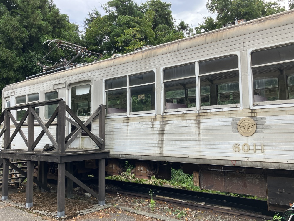 北陸鉄道の社章が見える